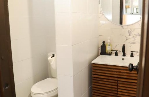 Monacillo Urbano Maison | Private Rooms in Duplex Home w 4 Baths FQ Beds 1-3ppl