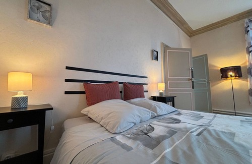 Le Blanc Lit Et Petit-Déjeuner | Chambres d'hôtes avec parking privé et recharge électrique
