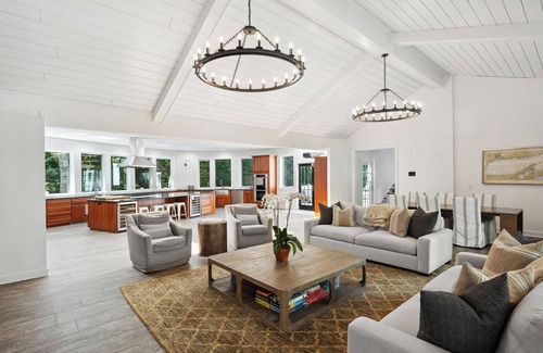North Haven Maison | Private Sag Harbor estate on expansive property with sprawling manicured lawns