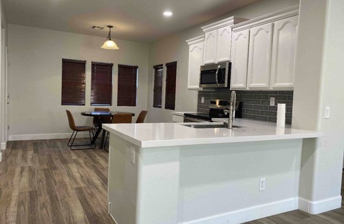 Emperor Estates Maison | Private Sanctuary 3 Bedrooms 2 Bathrooms Private Pool and BBQ