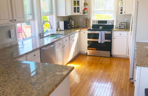Stonington Maison | Private Sanctuary in Stonington Boro - Stunning Coastal Views - Boaters Paradise