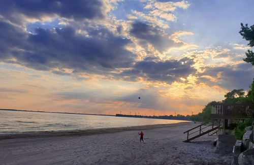 Wainfleet Cottage | Private sandy beachfront cottage with incredible views of Lake Erie – Cottage 10