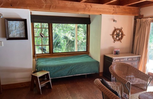 Saint Omer Maison | Private seaside cottage with boat only access.