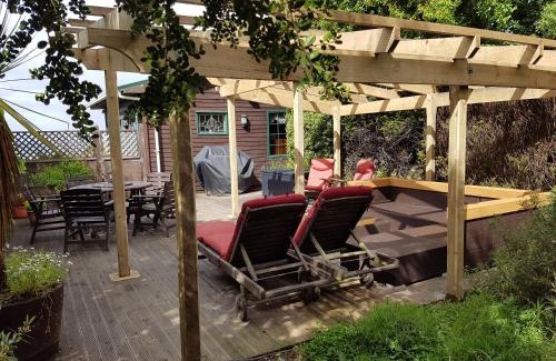 Ahuriri Flat Maison | Private seaside couples hideaway