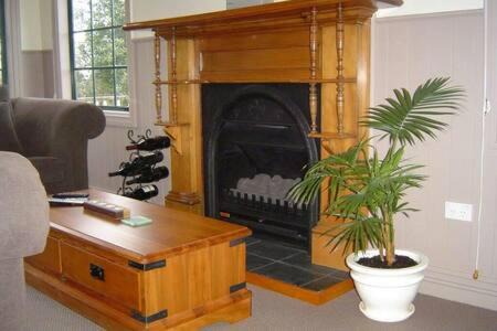 Ahuriri Flat Maison | Private seaside couples hideaway