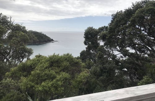 Whananaki North Maison | Cottage privé en bord de mer avec une vue imprenable.