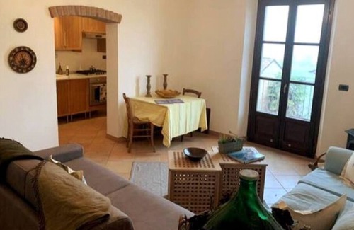 Fontanile Lit Et Petit-Déjeuner | Private self contained suite w/terrace and vineyard views.
