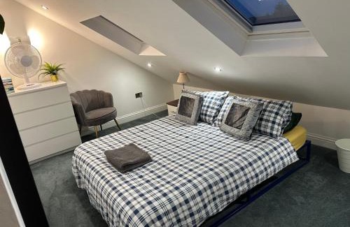 Grove Green Maison | Private self-contained flat with shared entrance
