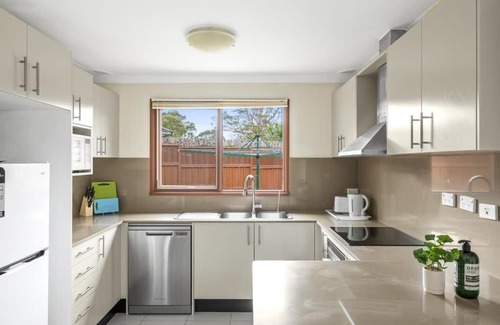Milperra Maison | Private Single Room - Centrally Located at Milperra - Shared Bathroom