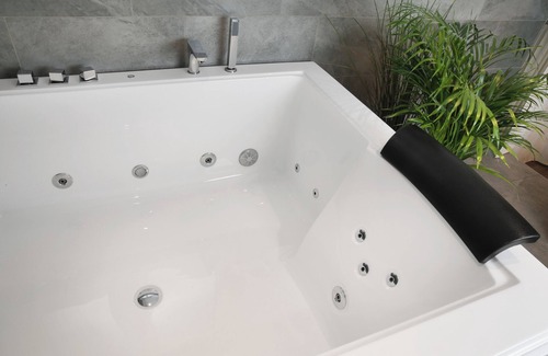 Hoengg Appartement | Private Spa LUX with Whirlpool and Sauna in Zurich