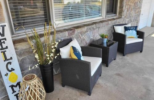 Pottstown Maison | Private space, while visiting family this Holiday!