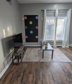 Holbrook Appartement | Private, Spacious & Comfy 1 bedroom Entire Suite With Separate Entry & Free Parking