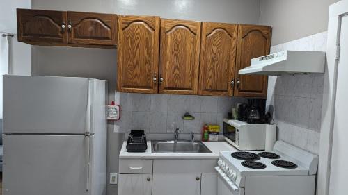 Holbrook Appartement | Private, Spacious & Comfy 1 bedroom Entire Suite With Separate Entry & Free Parking