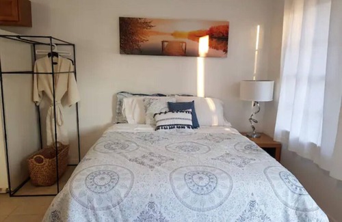 Brookhollow Appartement | Private studio apartment with full kitchen & bath
