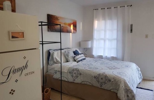 Brookhollow Appartement | Private studio apartment with full kitchen & bath