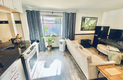 Lakewood Appartement | Private studio, huge walk-in shower, large windows, and lots of natural sunlight