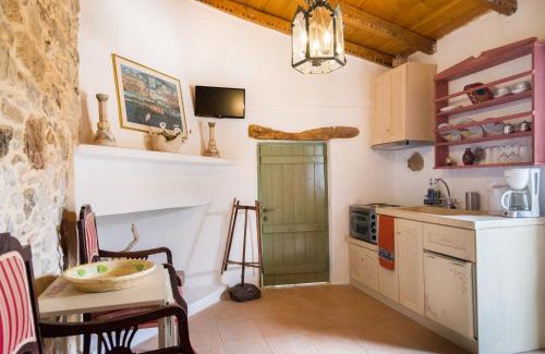 Lastros Appartement | Private studio in historic house