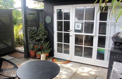 Raumati South Appartement | Studio confortable privé-1 minute à pied de la plage