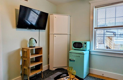 Fifth Ward Copropriété | PRIVATE studio w/full bath @ "1750 John Sullivan House" on Historic Thames St