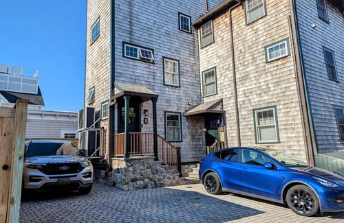 Fifth Ward Copropriété | PRIVATE studio w/full bath @ "1750 John Sullivan House" on Historic Thames St