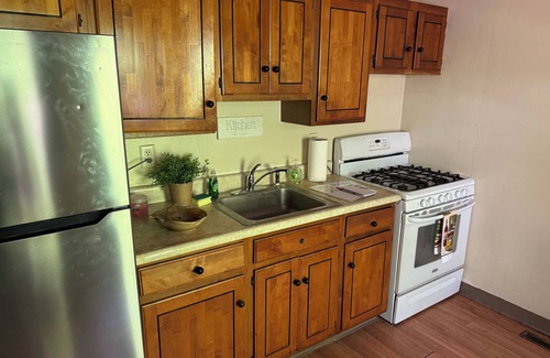Marshall-Shadeland Appartement | Private Studio Wi-Fi & Streaming