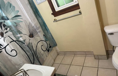 Marshall-Shadeland Appartement | Private Studio Wi-Fi & Streaming
