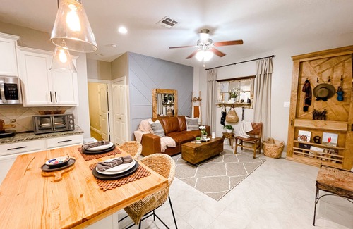 Melissa Appartement | Private Suburban Gem-1 Bdrm Suite w/ Kitchette & W/D