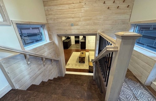 Britannia Beach Maison | Private Suite, Private Entrance and Driveway