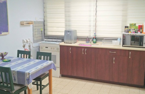 Gedera Appartement | Comme à la maison, Gedera-Room-BnB, hébergement dans le centre d'Israël, agréable et confortable.