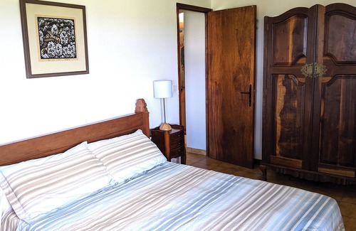 Monflanquin Appartement | Private suite in a deep French countryside village.