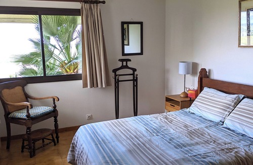 Monflanquin Appartement | Private suite in a deep French countryside village.
