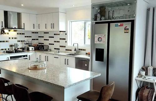 Tauranga Lit Et Petit-Déjeuner | Private Suite in Suburban Home - a mini family homestead in sunny Tauranga ♡