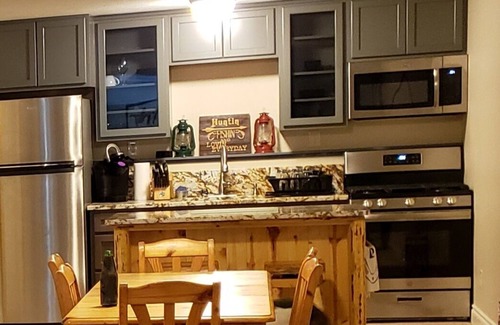 Cascade Appartement | Private suite just a short walk to Missouri River.