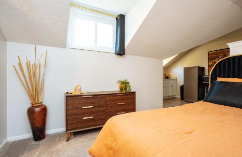 Lee's Summit Maison | Private Suite Near It All - Prime Location