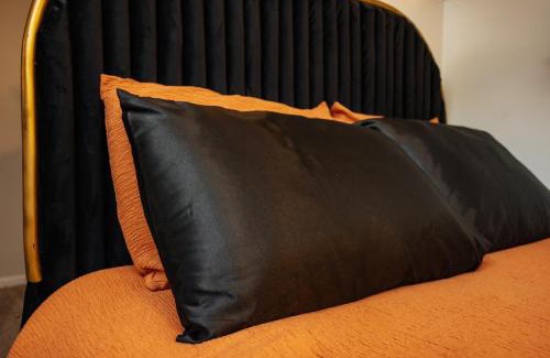 Lee's Summit Maison | Private Suite Near It All - Prime Location