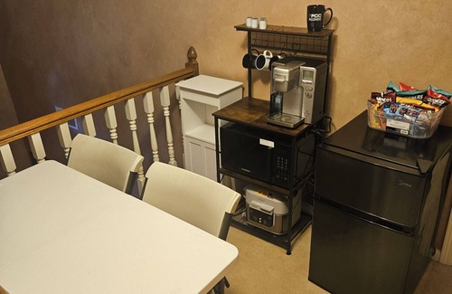 Lakeland Lit Et Petit-Déjeuner | Private Suite on Wooded Lot – Near Memphis & Blue Oval City