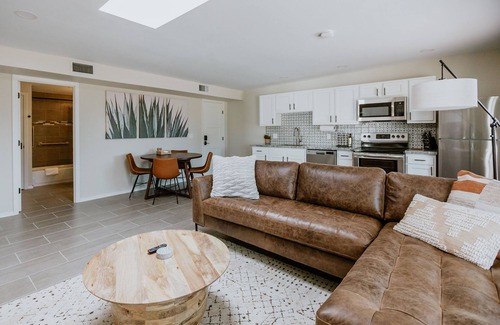Oracle Heights Estates Maison | Private Suite with Mountain Views and Hummingbirds