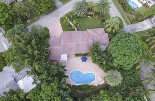 Wilton Manors Maison | Private Tropical Oasis, Pool! Walk to shopping & entertainment. Great Location.