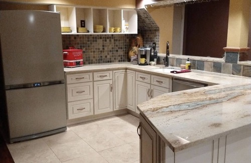 Aurora Maison | Private upscale apartment with kitchen, walking to Cherry Creek Rez. 30 to DIA.