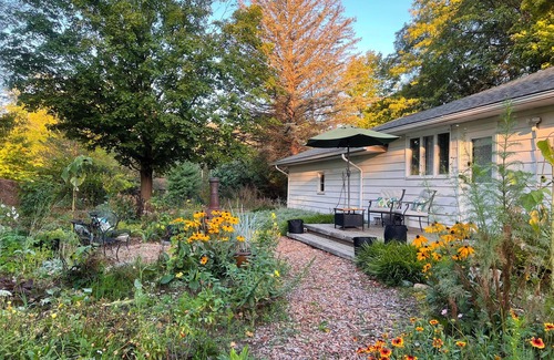 Kalamazoo Appartement | Private Urban Garden Escape Studio in Kalamazoo