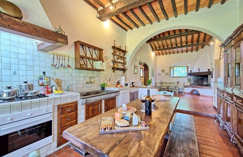 Terranuova Bracciolini Villa | Maison de vacances privée avec piscine privée, WIFI, TV, patio, vue panoramique, près de Arezzo