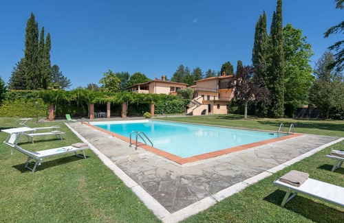 Vicchio Villa | Merveilleuse maison de vacances privée avec bain à remous, WIFI, sauna, piscine privée, TV, patio