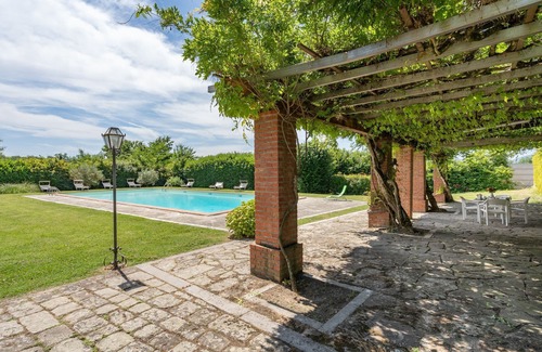 Vicchio Villa | Merveilleuse maison de vacances privée avec bain à remous, WIFI, sauna, piscine privée, TV, patio