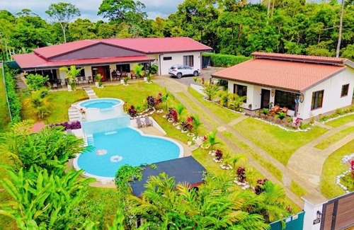 Chachagua Villa | Private Villa near La Fortuna w Large Pool Perfect for Large Group or Families
