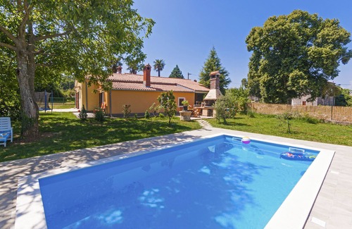 Krsan Villa | Nice, à quelques minutes de la mer, piscine, jardin, privé