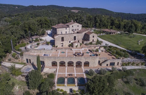 Monticiano Villa | Maison de vacances privée avec WIFI, piscine, sauna, climatisation, bain à remous, TV, patio