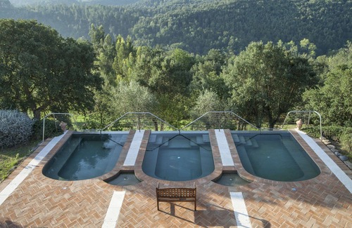Monticiano Villa | Maison de vacances privée avec WIFI, piscine, sauna, climatisation, bain à remous, TV, patio