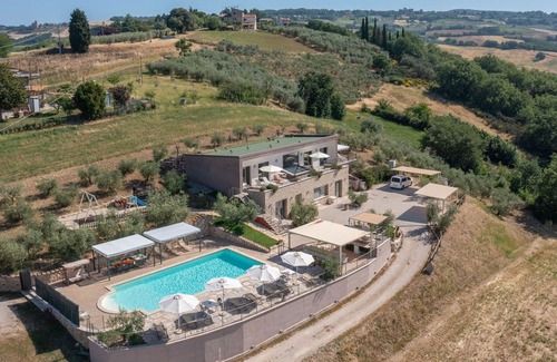 Loreto Villa | Maison de vacances privée avec WIFI, climatisation, piscine privée, TV, patio, vue panoramique