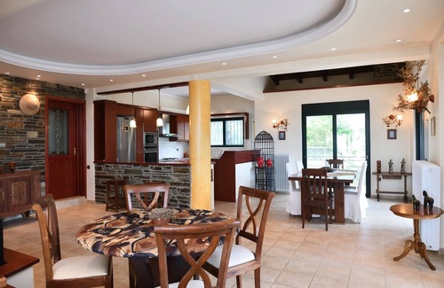 Zakhloritika Villa | Private Villa with Amazing View, Close to both Mountain and Sea!