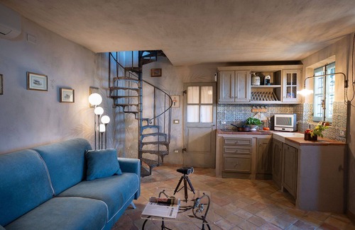 Seravezza Villa | Magnifique maison de vacances privée avec climatisation, bain à remous, WIFI, sauna, balcon